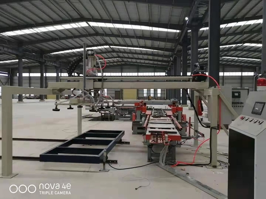 Πλήρης αυτόματη Mgo μηχανή ελασματοποίησης πινάκων τοίχου σάντουιτς με τη δομή χάλυβα